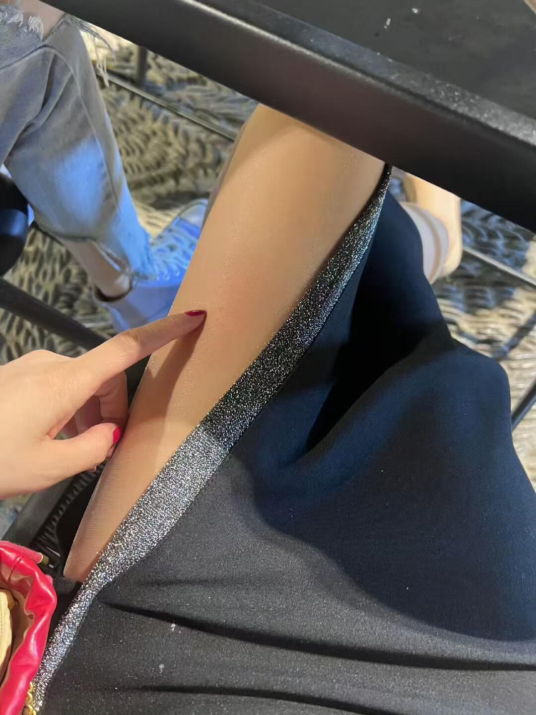 丝滑诱惑 美腿与丝袜的极致邂逅