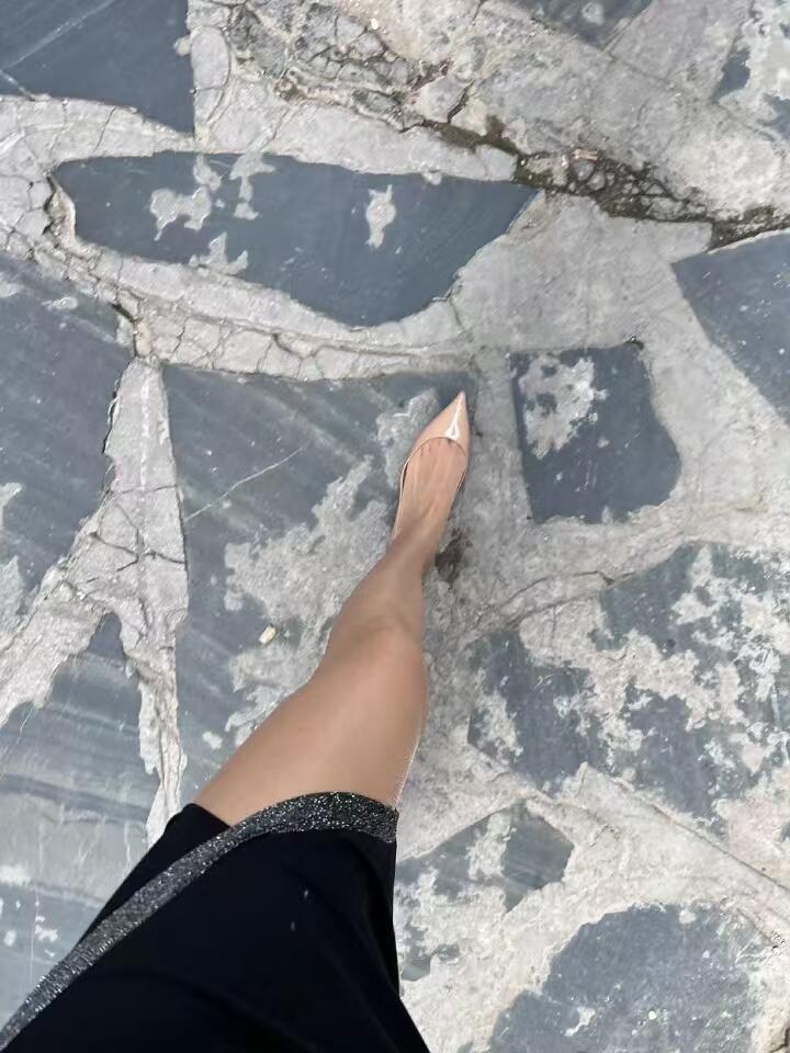 丝滑诱惑 美腿与丝袜的极致邂逅