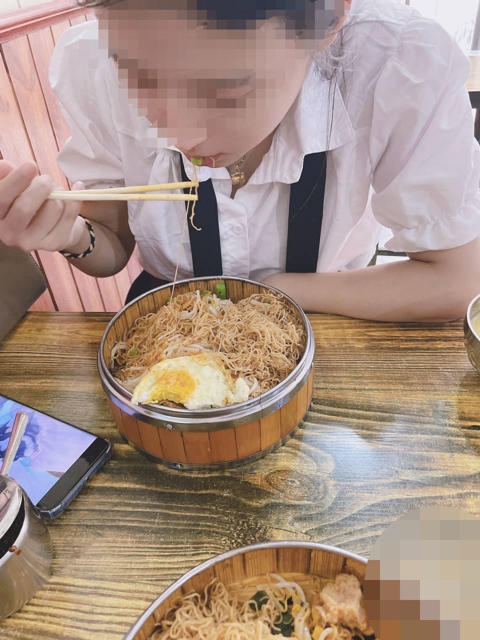 ✅宇宙最强兄妹乱L✅处女反差婊妹妹被破处流血，附生活照