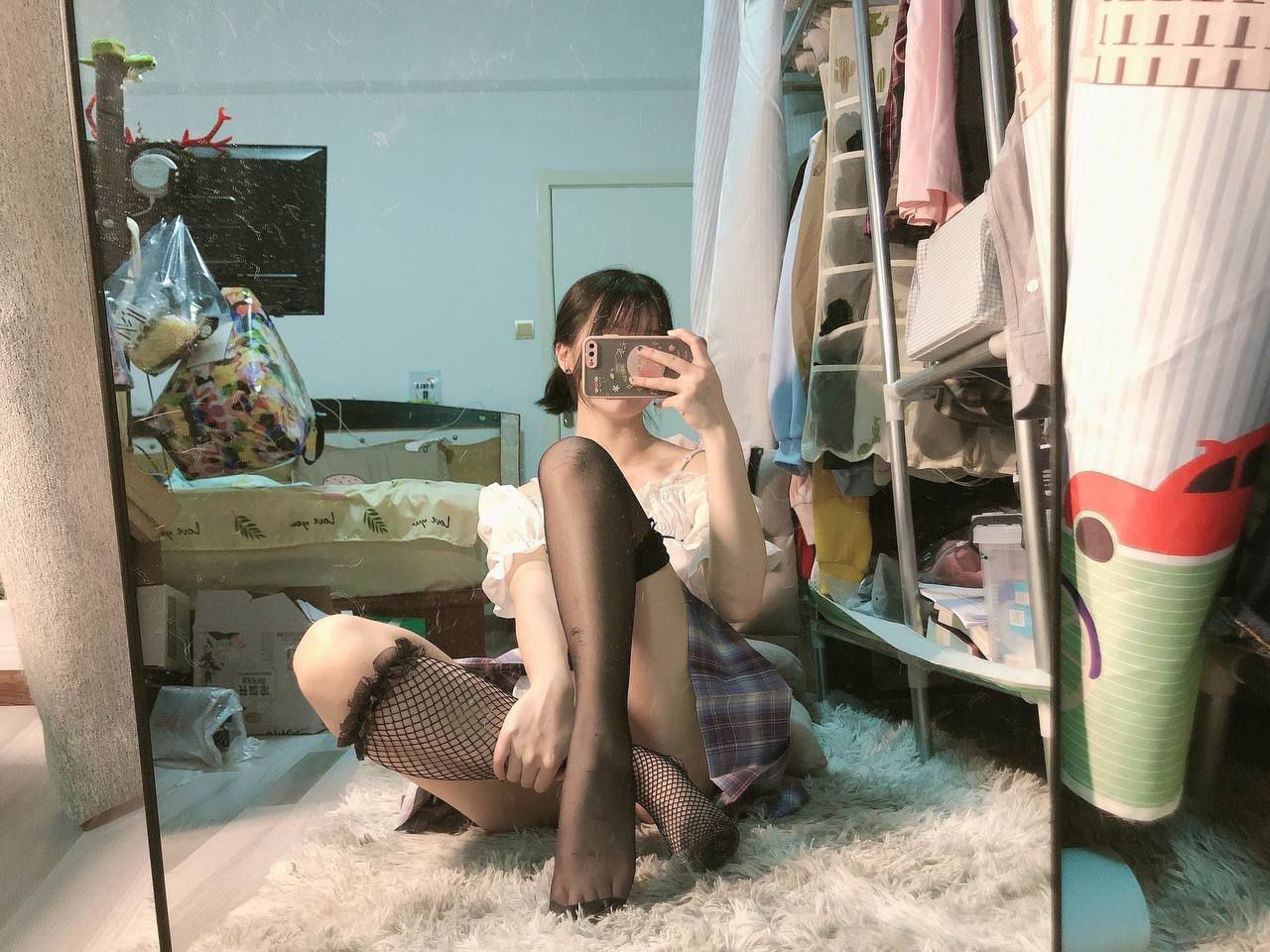 青春反差武汉厂妹，最让我意难平的，这么清纯的妹子被长的狗一样的男的给撅了屁股