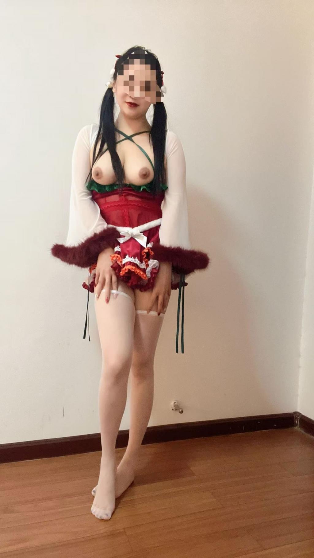 榨汁姬陈小露穿同城大哥送的圣诞情趣装祝大神们剩蛋快乐