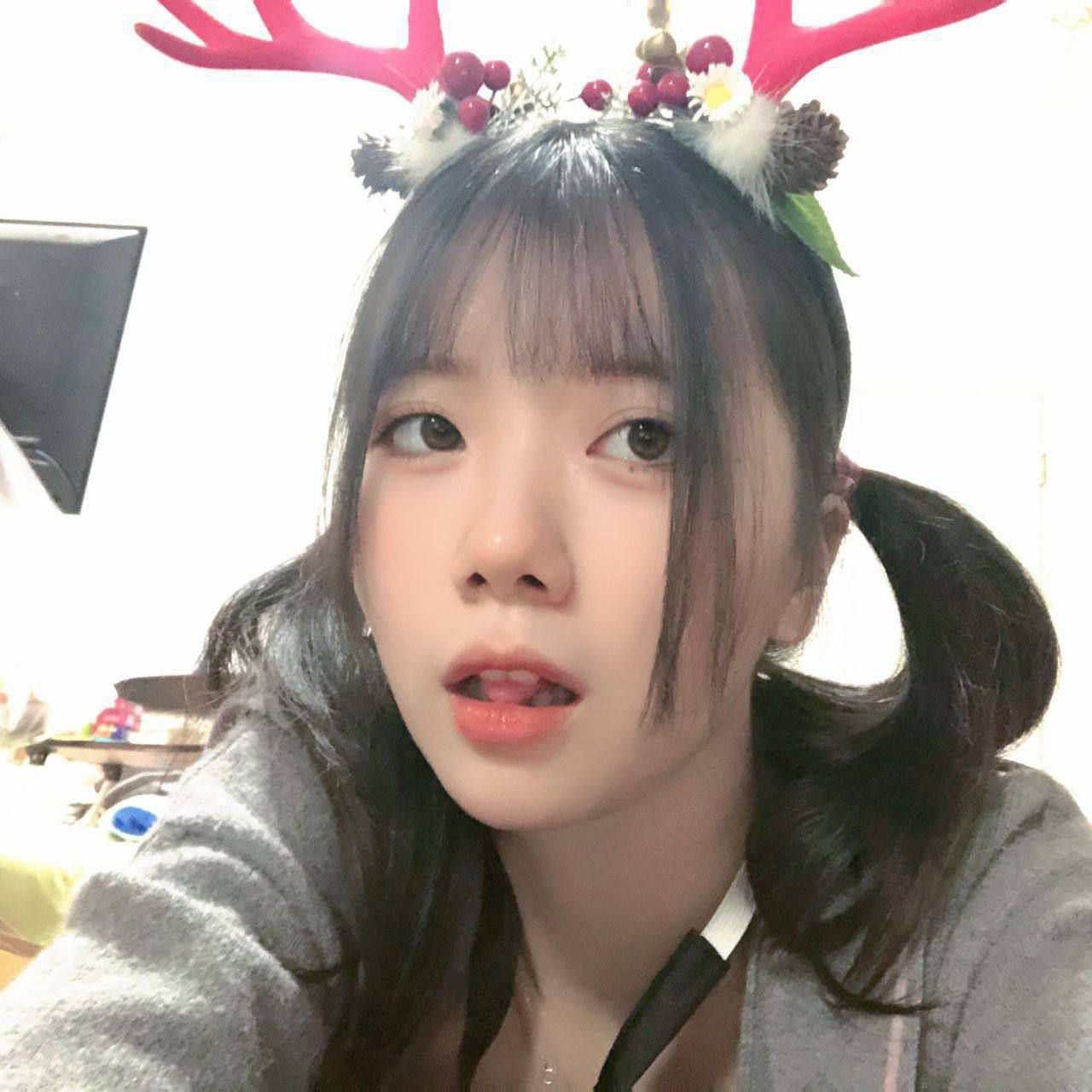 青春反差武汉厂妹，最让我意难平的，这么清纯的妹子被长的狗一样的男的给撅了屁股