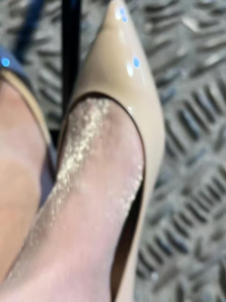 丝滑诱惑 美腿与丝袜的极致邂逅