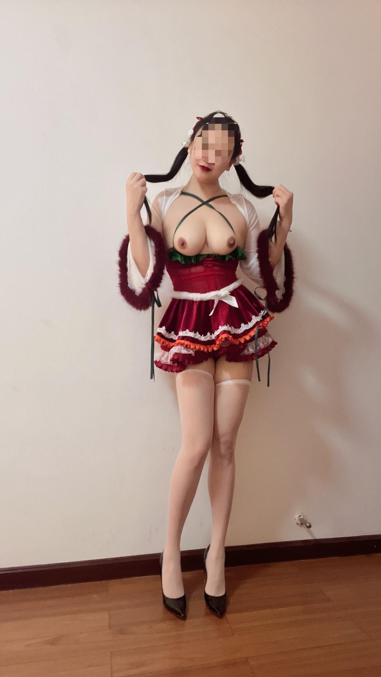 榨汁姬陈小露穿同城大哥送的圣诞情趣装祝大神们剩蛋快乐