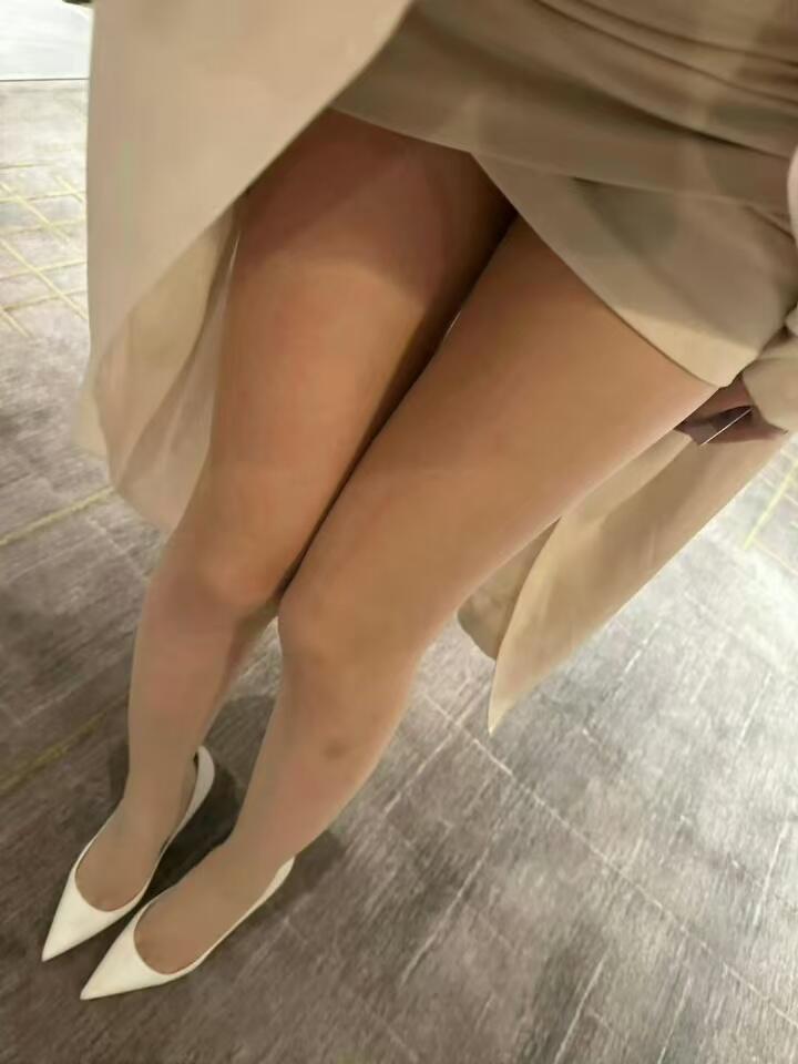 丝滑诱惑 美腿与丝袜的极致邂逅