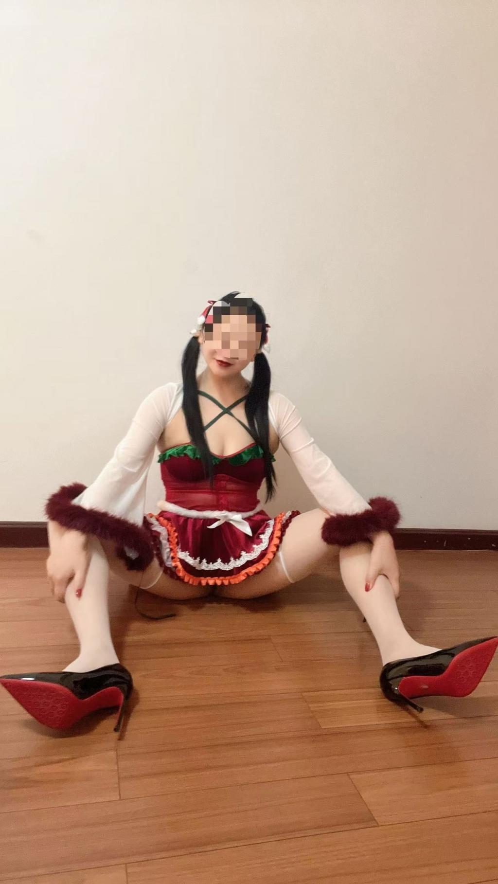 榨汁姬陈小露穿同城大哥送的圣诞情趣装祝大神们剩蛋快乐