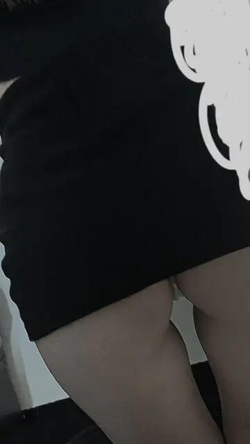 嘻嘻，哀人型性感小女生为了隔壁帅帅大男孩主动出击，超香的~