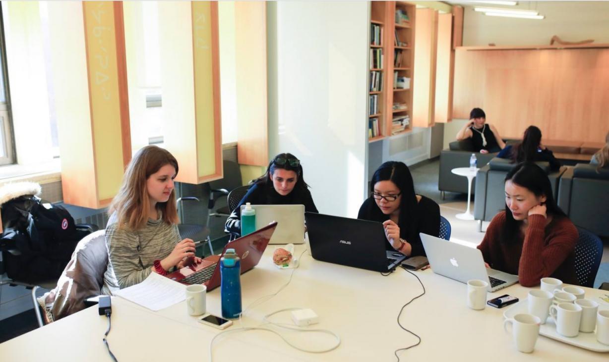 【外贸公司女高管】,工作的时候高冷认真,床上反差超级大,全程完美露脸,爽到翻白眼