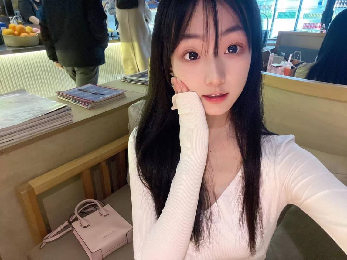 齐鲁医药学院的大三医学生张佳薇 极品清纯的高挑女孩 床上与生活中极度反差