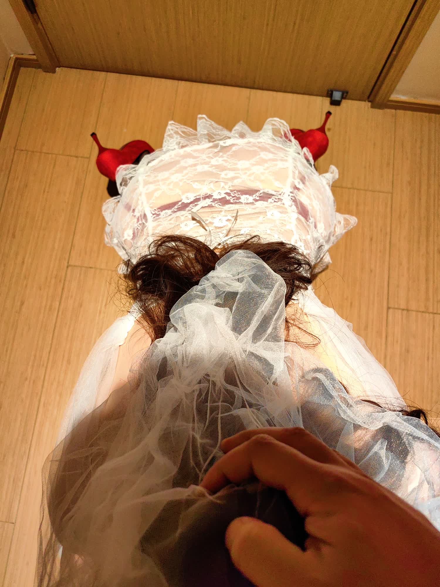 临近新年,小母狗生日穿婚纱发骚,被主人尽情玩弄