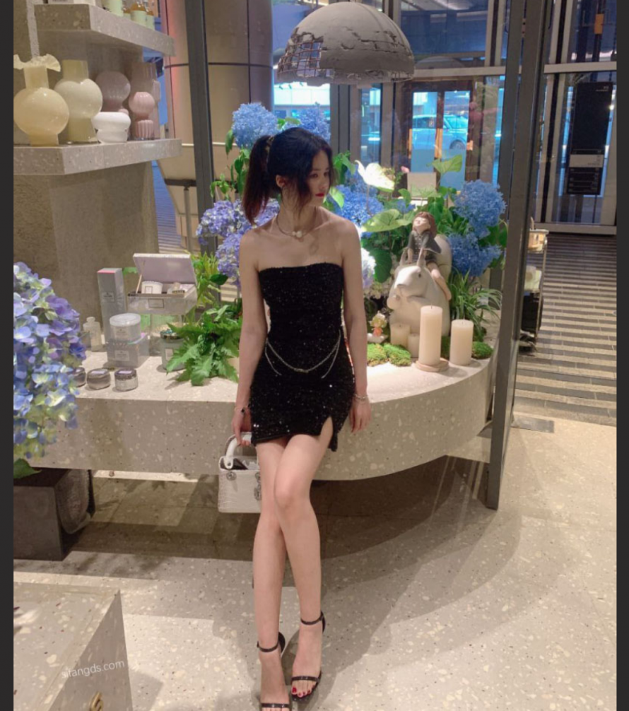 浙江顶级身材颜值少妇梁静四处约炮！被道具爆插潮水喷溅～简直反差到极致 ！