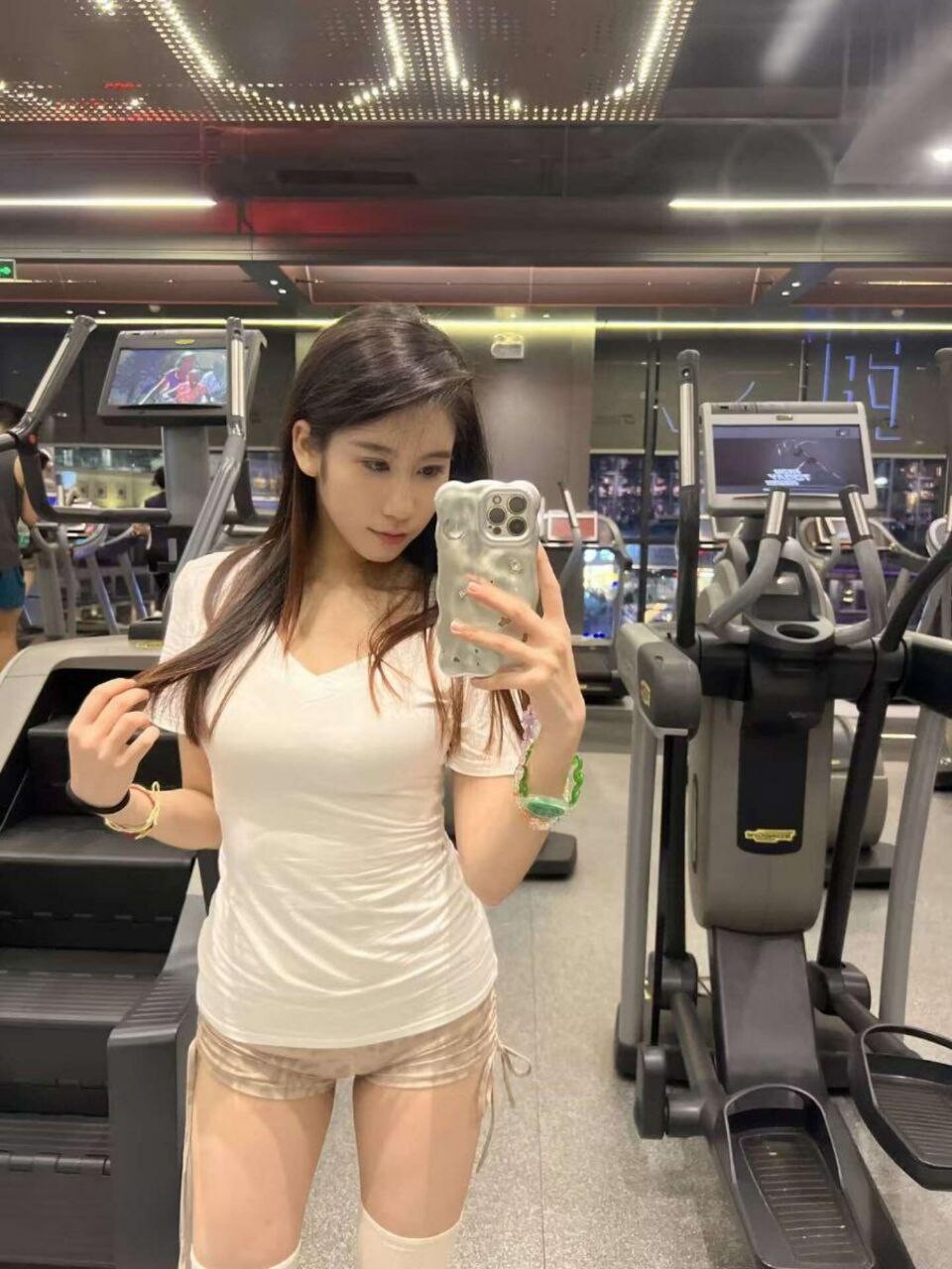 极品瑜伽女,被金主爸爸各种露脸性爱啪啪泄密流出。