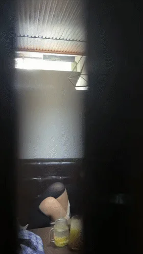 ❤️猎奇❤️四川雅安市天全县，高仲生再奶茶店激情做爱，站着啪啪啪的同时狂吻不停！