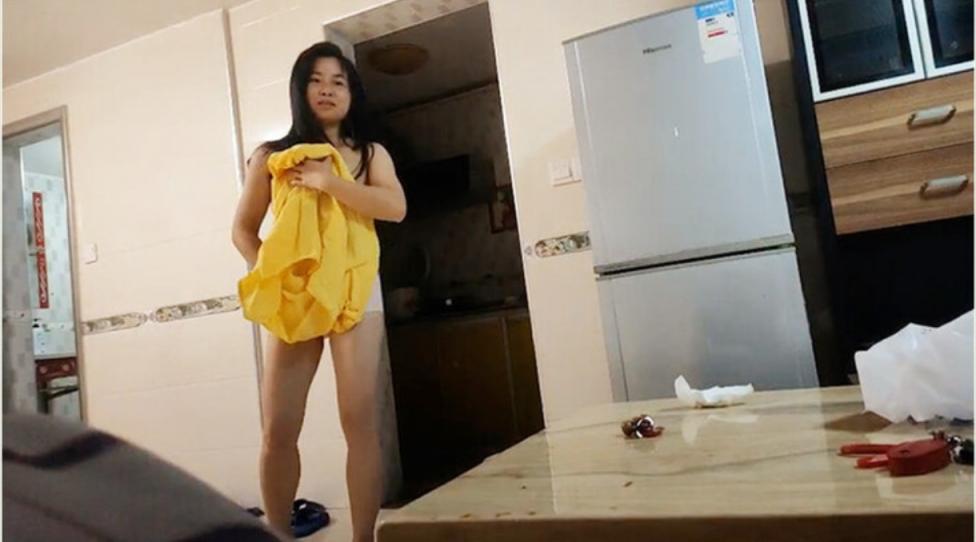 大叔打麻将认识的少妇❤️老公不在家去她家里操她