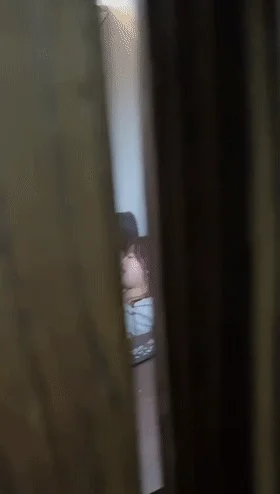 ❤️猎奇❤️四川雅安市天全县，高仲生再奶茶店激情做爱，站着啪啪啪的同时狂吻不停！