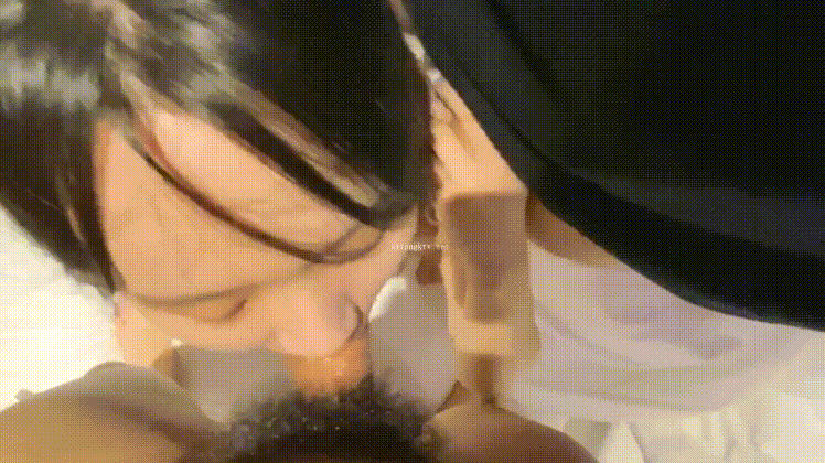 极品身材漂亮拜金大学生美眉被金主包养 找来朋友一起大玩3P 多种情趣上下开攻内射纯纯反差婊