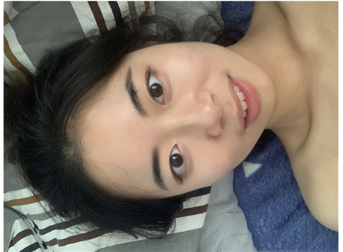 眼镜美女和男友之间的私密遭曝光