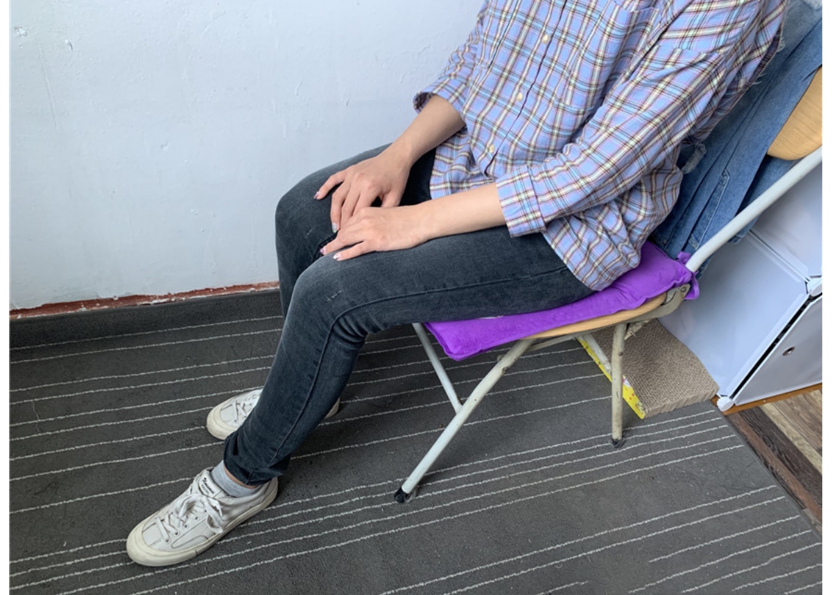 眼镜美女和男友之间的私密遭曝光