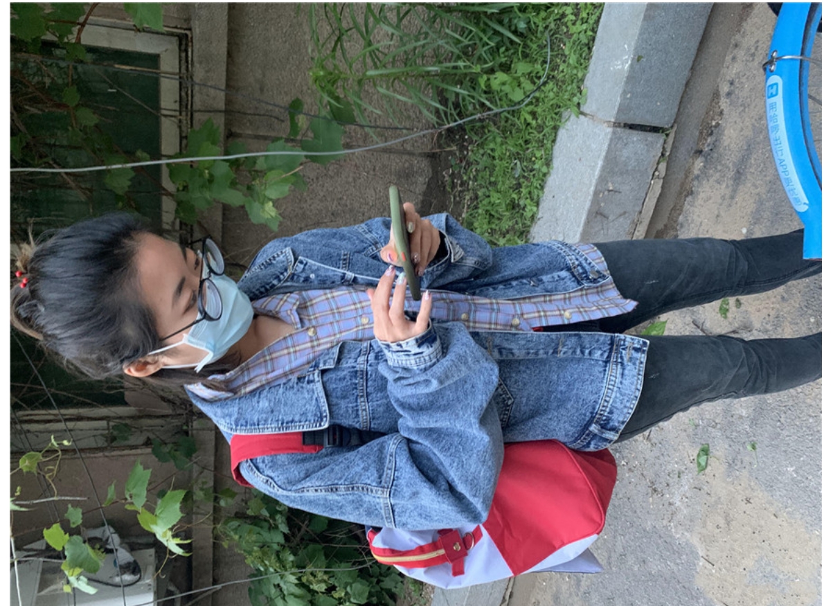 眼镜美女和男友之间的私密遭曝光