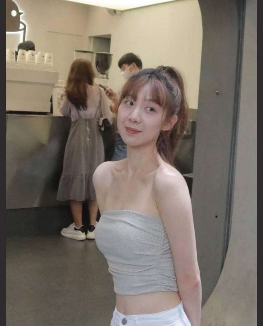 和自己表姐出门旅游!当晚就捅破了窗户纸~之后一路炮火连天!