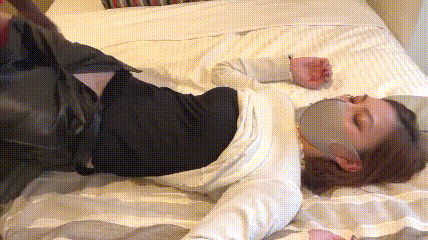 漂亮淫妻 老婆很辛苦找个黑人小哥哥犒劳一下 操逼姿势还挺多两人都是满身大汗 逼都肿了 内射太深