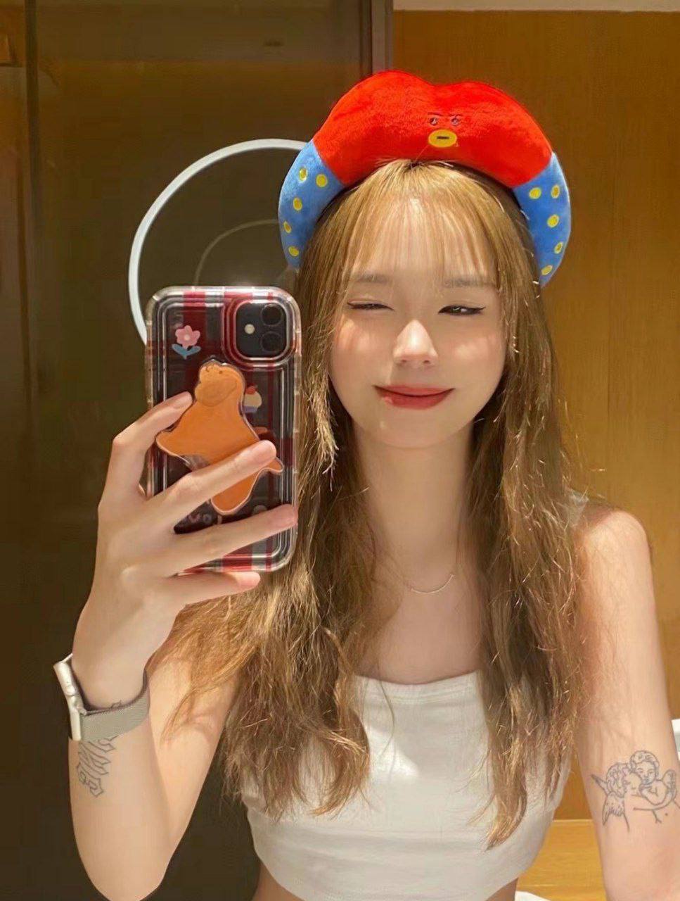 大二艺术系表妹身材一级棒  有幸目睹她诱人的身姿 坚挺的奶子 雪白的皮肤