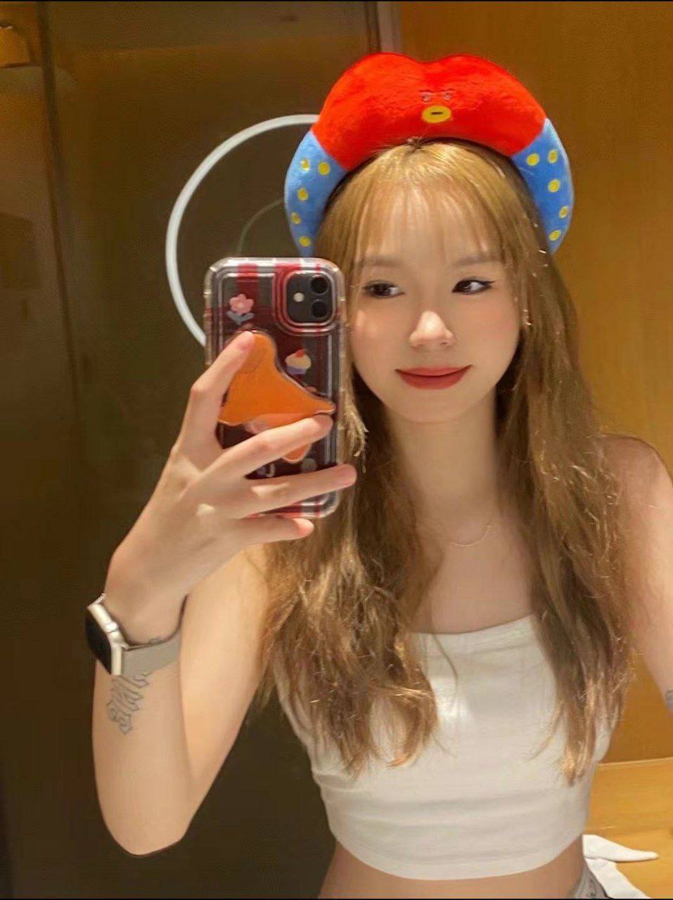 大二艺术系表妹身材一级棒  有幸目睹她诱人的身姿 坚挺的奶子 雪白的皮肤