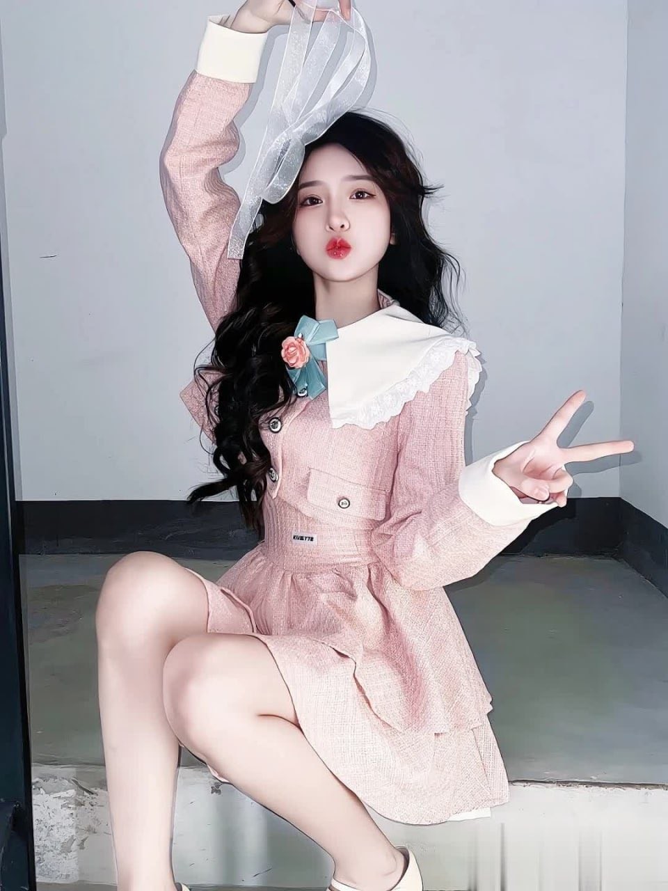 偷偷瞒着闺蜜去见一个小哥哥 被艹的时候喊爸爸~唔~喜欢被男人操 哥哥们要狠狠的捅