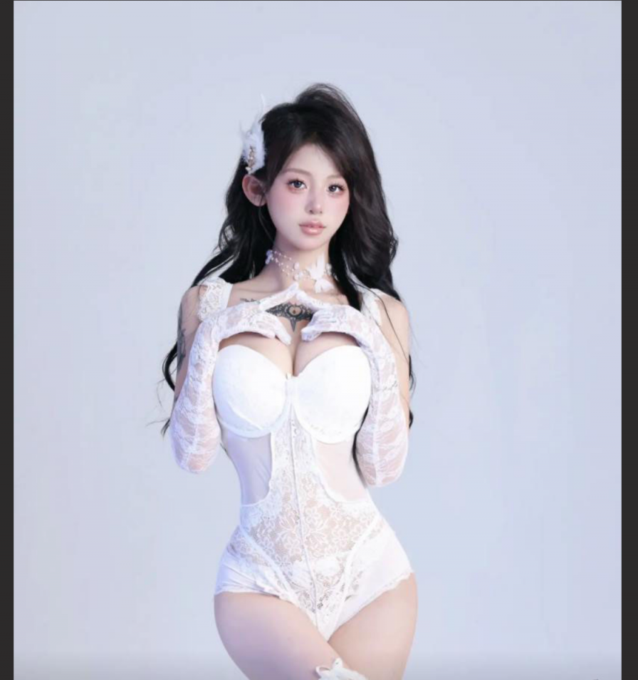 广东东莞夜场女dj刘晓露被曝给钱就能干！交男朋友当提款机！没有好处话都懒得说～