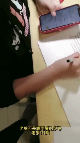 家教勾引自己的学生，成功后毫不客气直接开艹，边草边给她老妈打电话，简直刺激爽了！