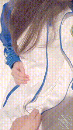 去学校猛操白虎女儿 用手把女儿扣到喷精 抱起爆操 叫声响彻酒店