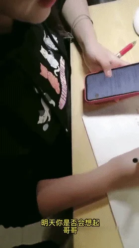 家教勾引自己的学生，成功后毫不客气直接开艹，边草边给她老妈打电话，简直刺激爽了！