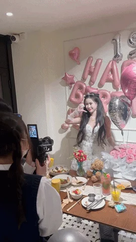 颜值女神【晴宝】被多位金主包养泄密,第三弹!新春最新