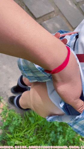 坐标成都绿帽夫妻露出大神，【小可爱】，古镇窗前露出白屁股，深夜街头自慰