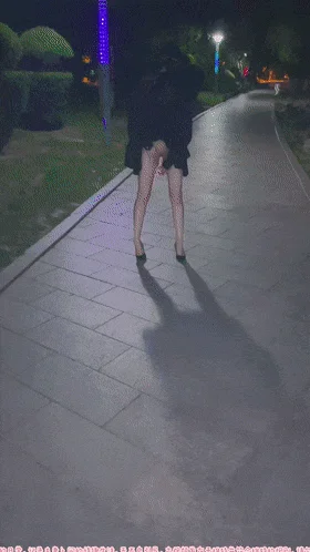 坐标成都绿帽夫妻露出大神，【小可爱】，古镇窗前露出白屁股，深夜街头自慰