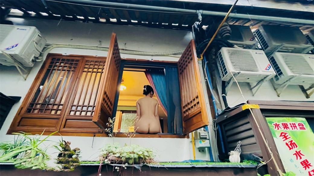 坐标成都绿帽夫妻露出大神，【小可爱】，古镇窗前露出白屁股，深夜街头自慰