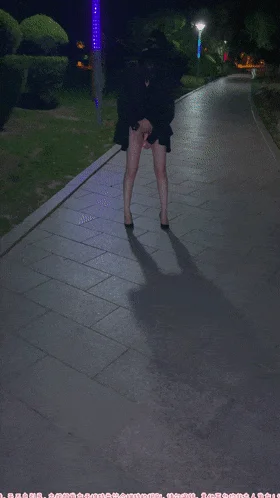 坐标成都绿帽夫妻露出大神，【小可爱】，古镇窗前露出白屁股，深夜街头自慰