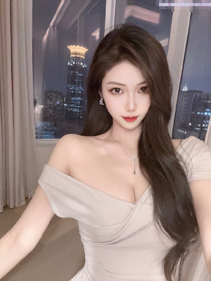 来吧，后入空姐，必须让她穿上制服再干她，让空姐像狗一样跪下 玩她的骚逼