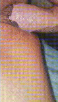 熟女阿姨被大洋吊操的很舒爽 淫水超多 内射一丢丢