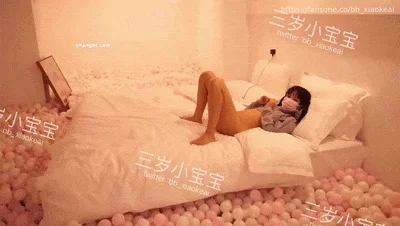 淫妻大神，【三岁小宝宝】，海南3P，缠绵于两个男人之间，再去枸杞岛度假，阳台前后入高潮好几次