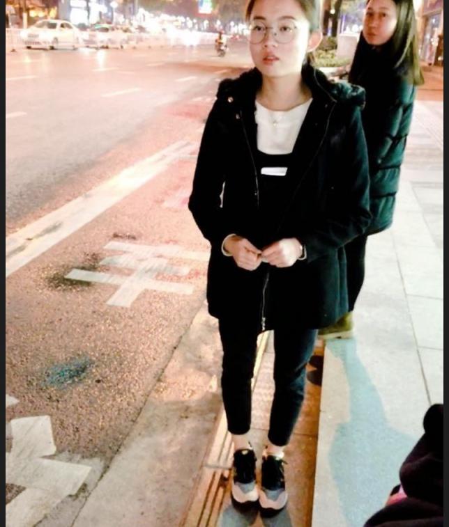 安徽合肥销售少妇 非常闷骚买护肤品的时候认识的 不到一个月就约上了