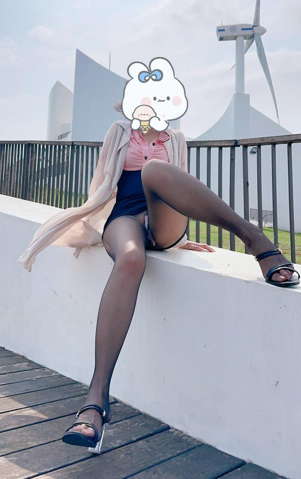 少妇微露裙底的诱惑[30P]