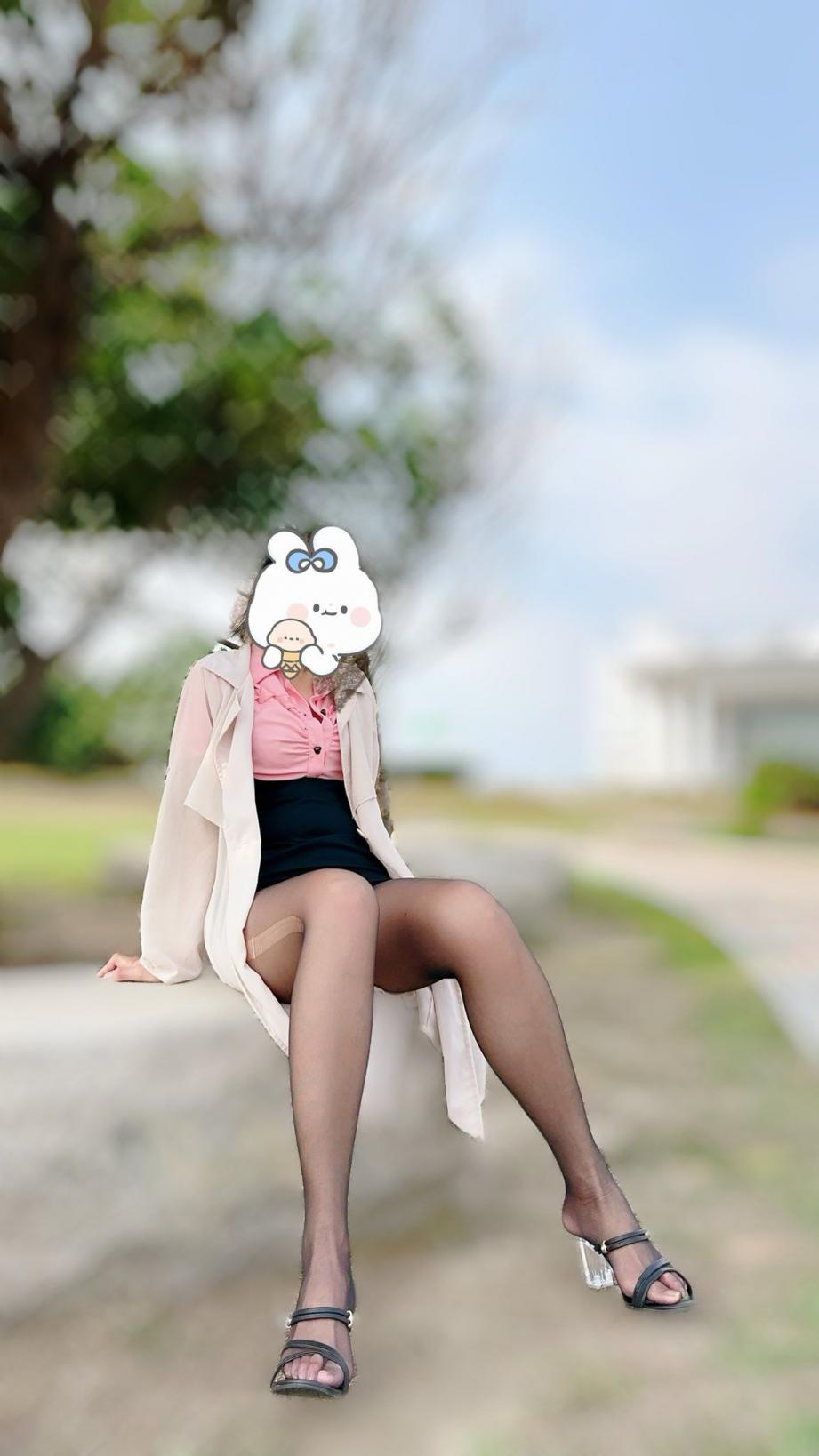 少妇微露裙底的诱惑[30P]