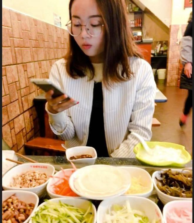 安徽合肥销售少妇 非常闷骚买护肤品的时候认识的 不到一个月就约上了