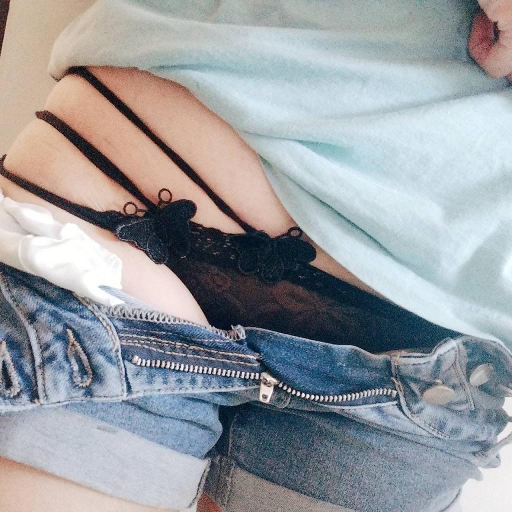 少妇微露裙底的诱惑[30P]