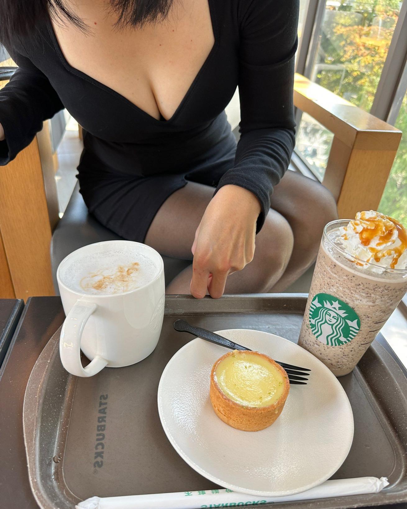 少妇微露裙底的诱惑[30P]