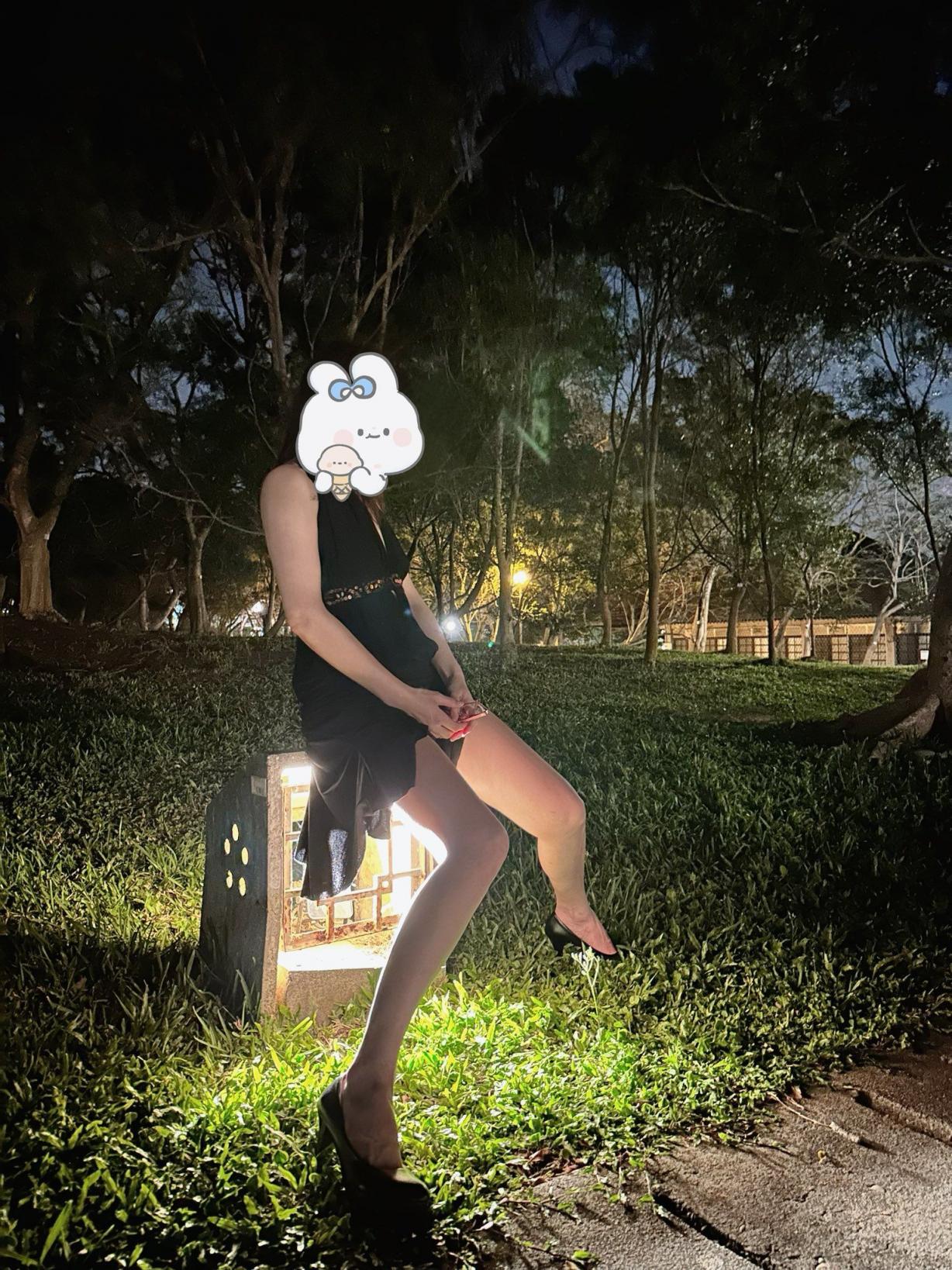 少妇微露裙底的诱惑[30P]