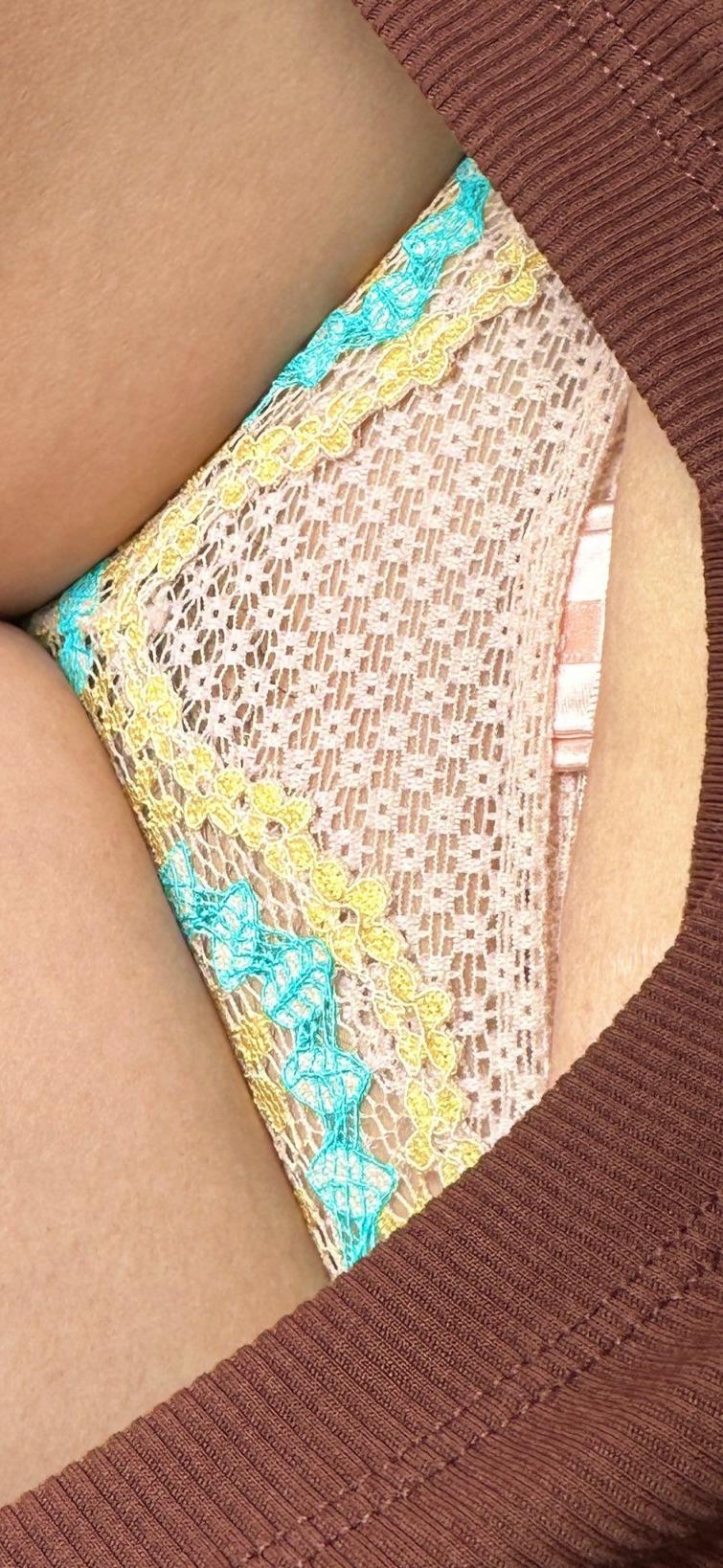 少妇微露裙底的诱惑[30P]