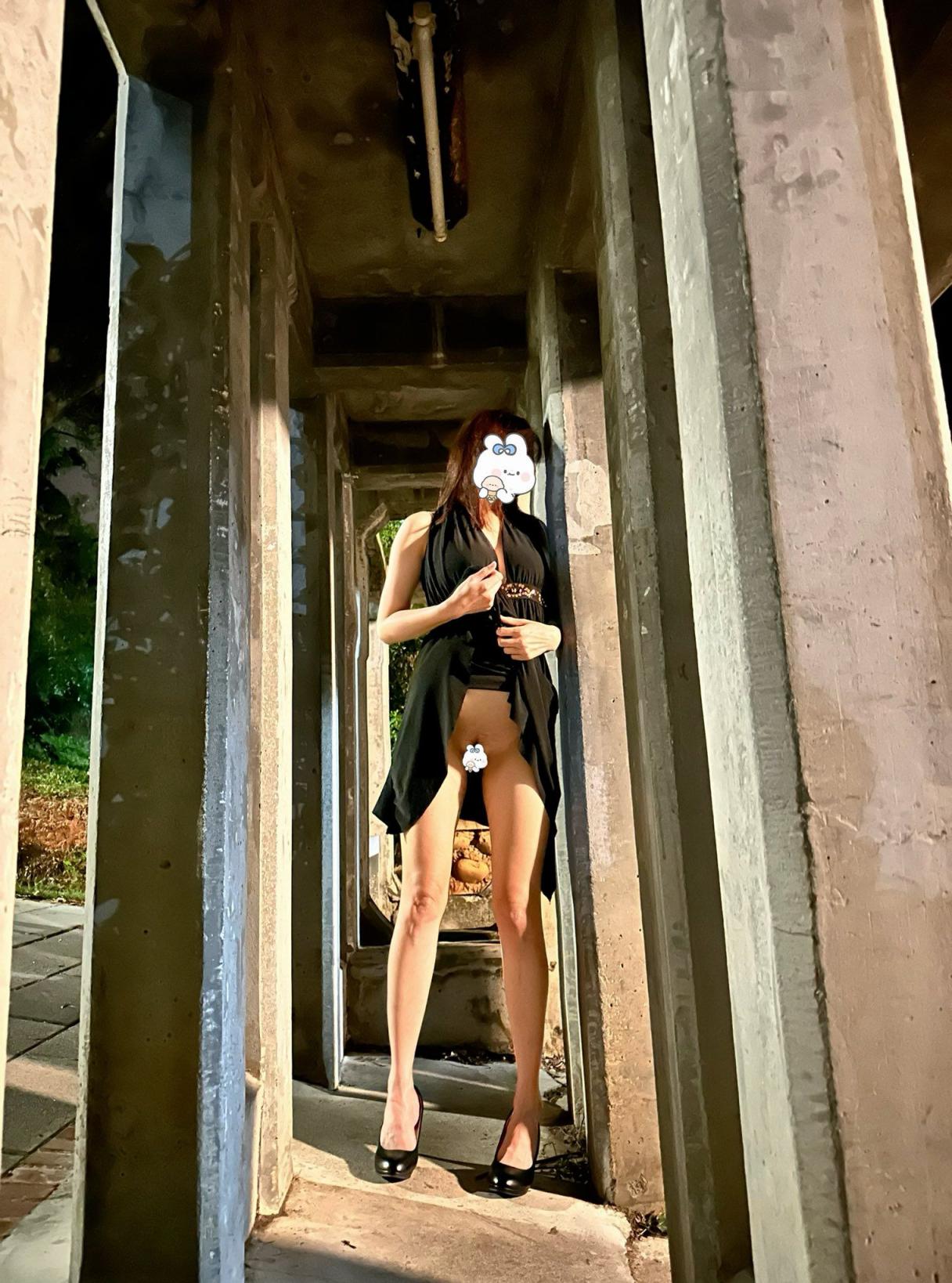 少妇微露裙底的诱惑[30P]