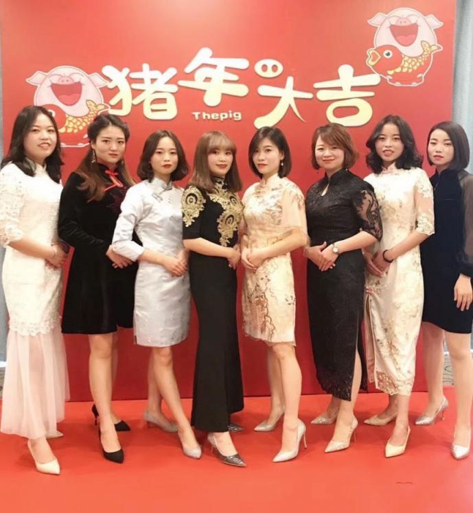 安徽合肥销售少妇 非常闷骚买护肤品的时候认识的 不到一个月就约上了